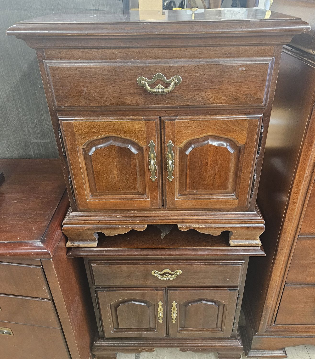 Thomasville Traditional-style nightstand