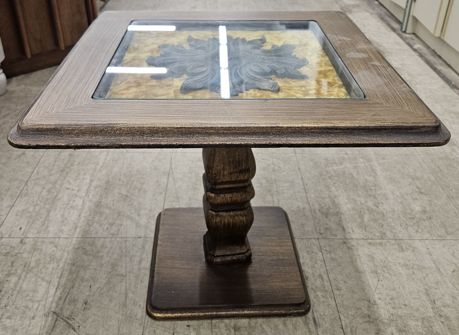 Decorative end table