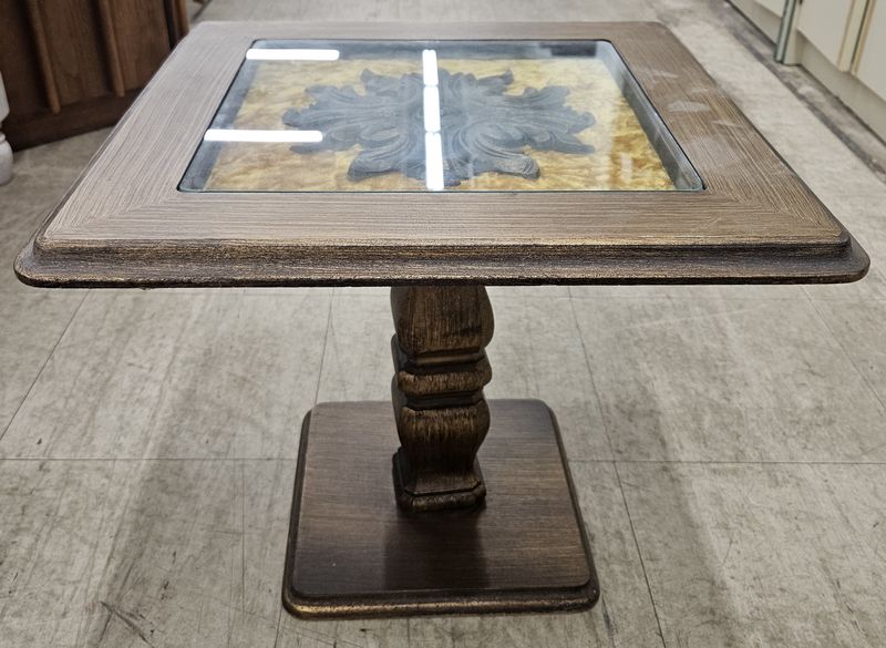 Decorative end table