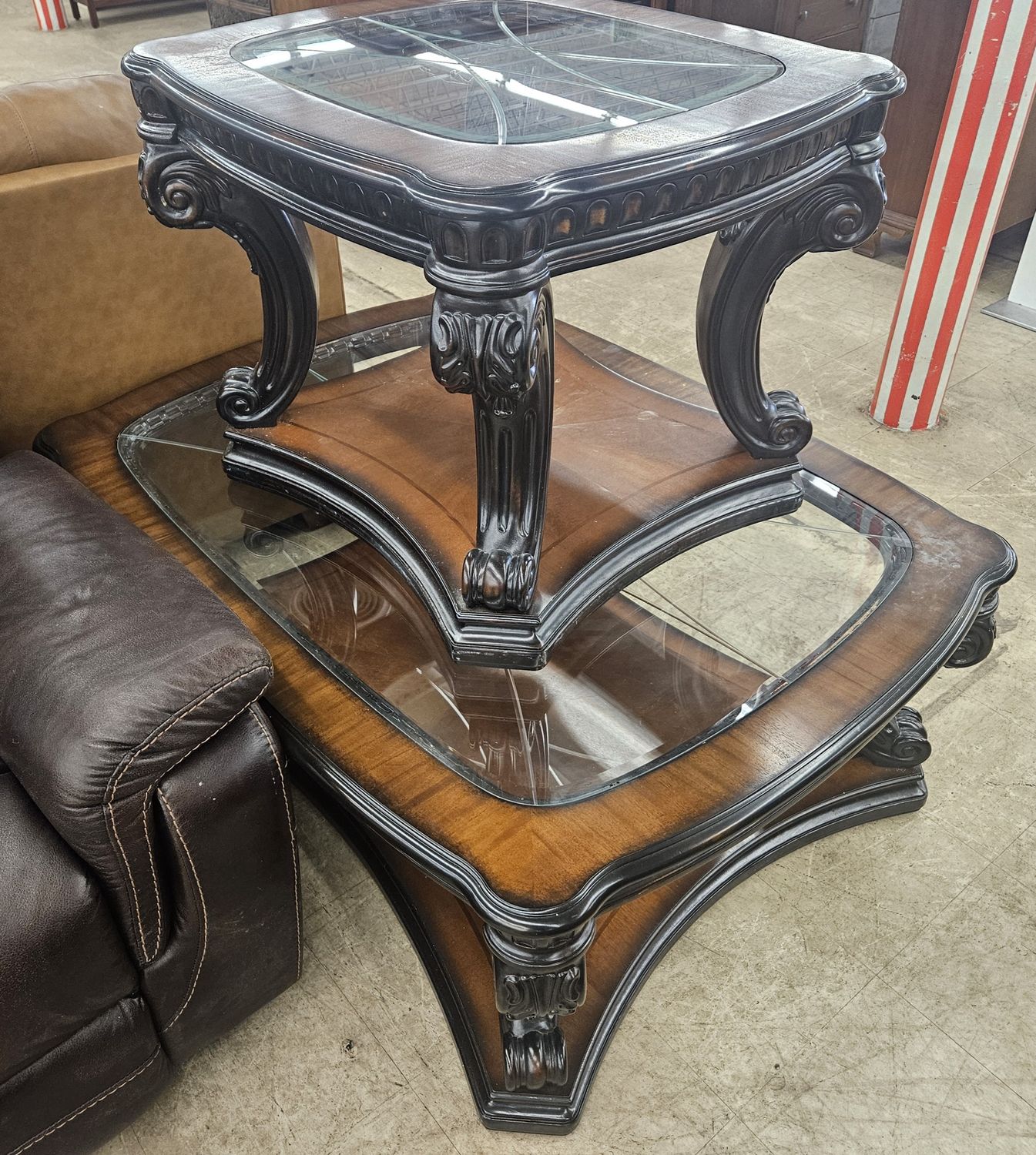 stunning coffee and end table set