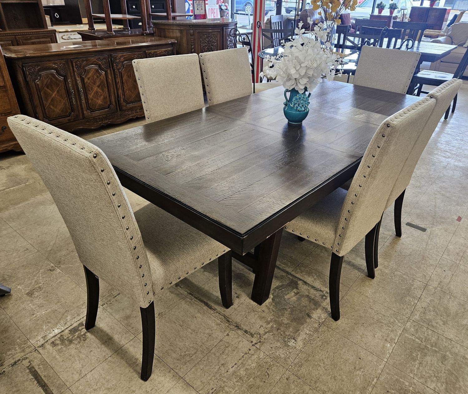 Elegant dining set with 6 chairs.