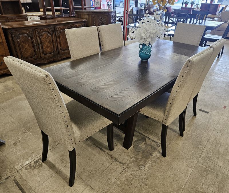 Elegant dining set with 6 chairs.