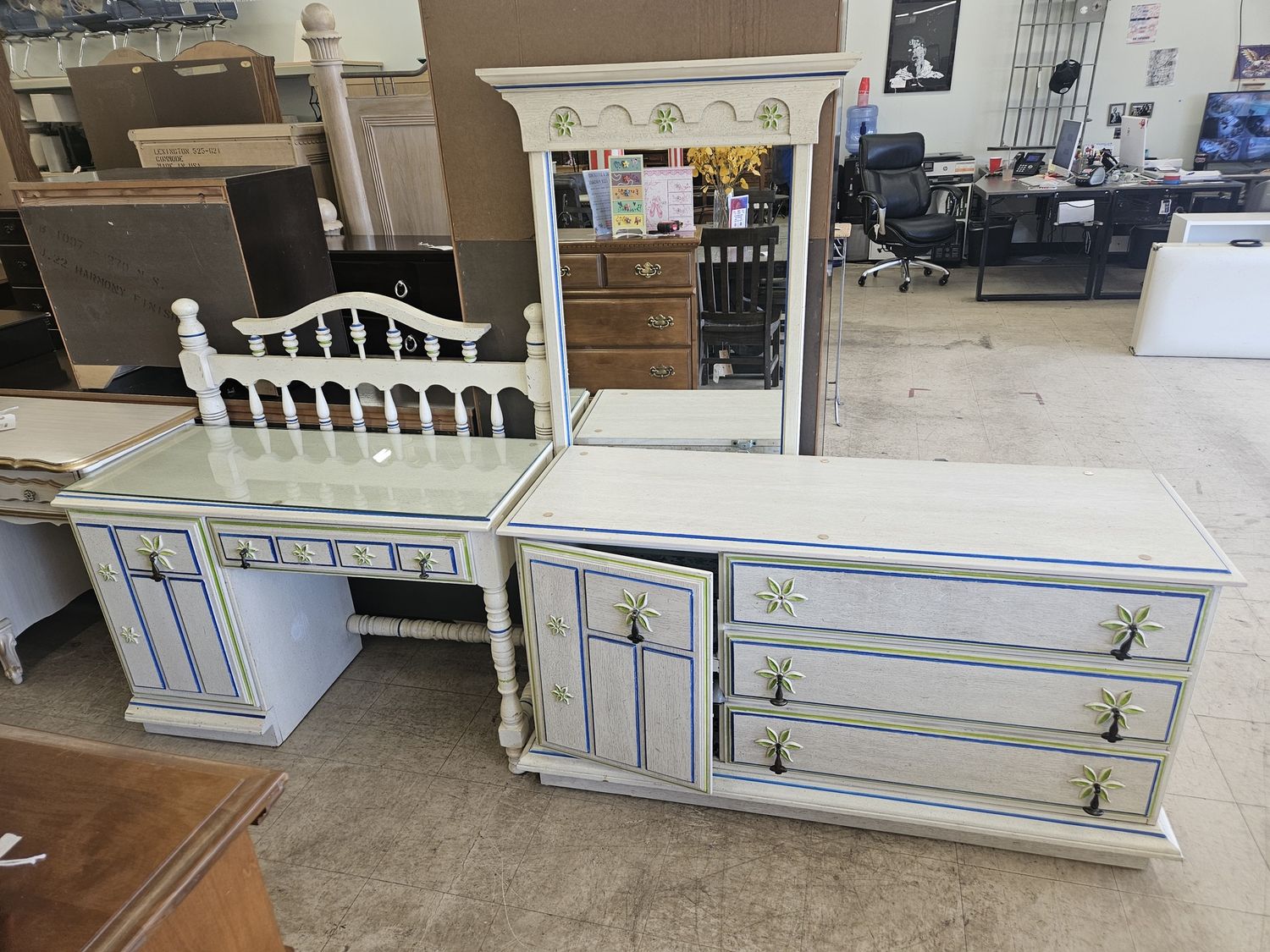 Playful bedroom set