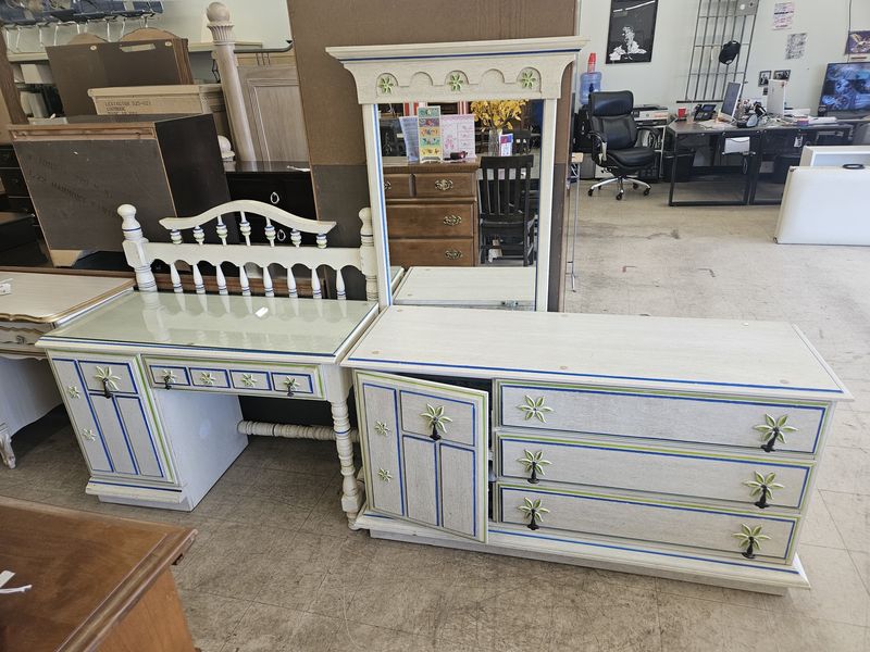Playful bedroom set