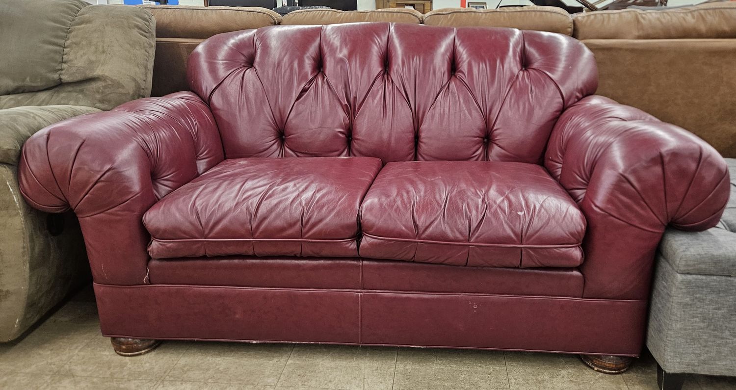 luxurious, two-seater Broyhill sofa
