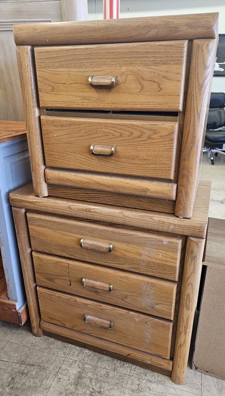 Oak Bedroom Set – Dresser + Nightstand