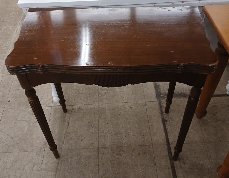 Elegant Mahogany Mini Desk
