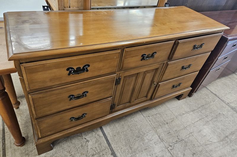 Solid wood 7-drawer dresser