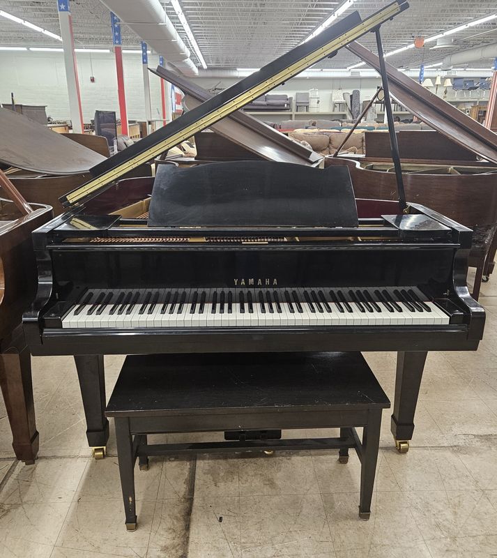Ebony Yamaha G2 baby grand piano