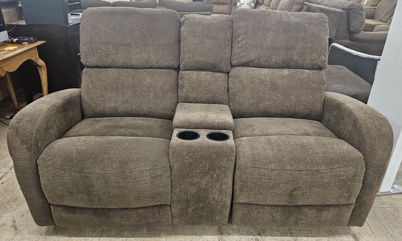 Dual-reclining loveseat