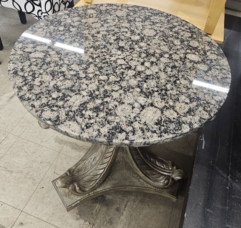 stunning round accent table