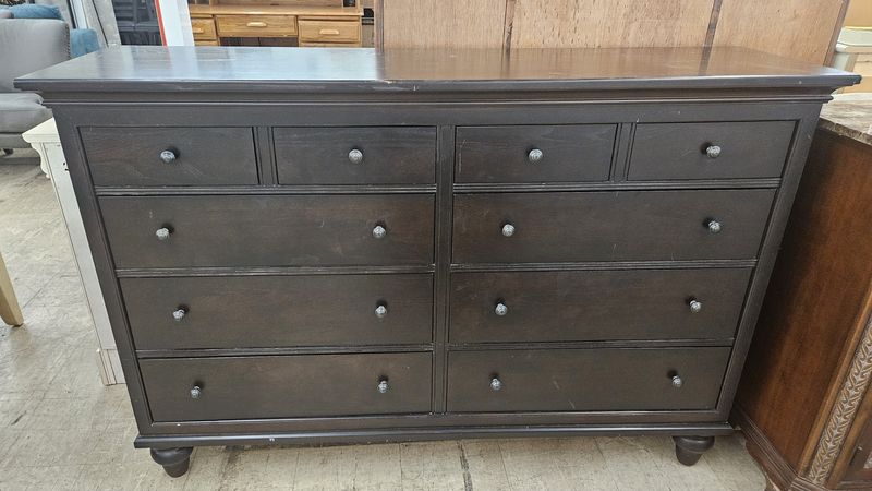 Kincaid Solid Wood 10-Drawer Dresser