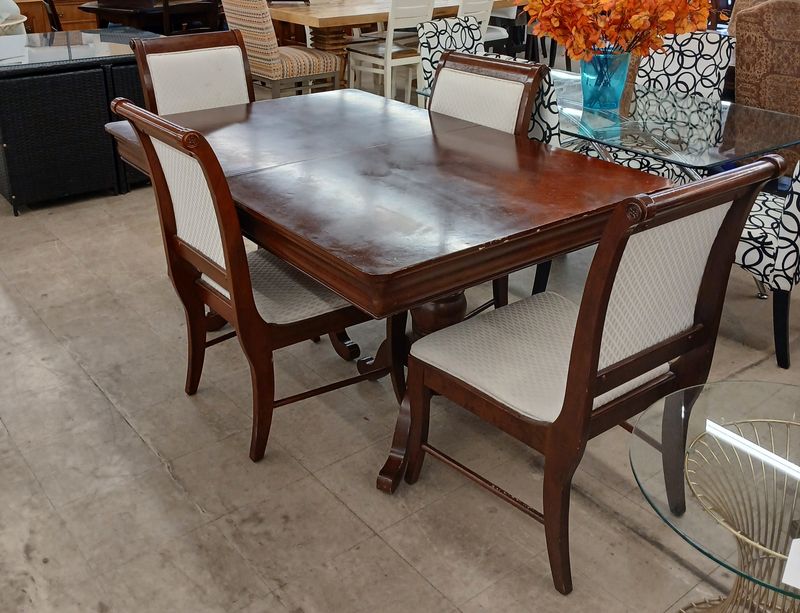 Classic Dining Set