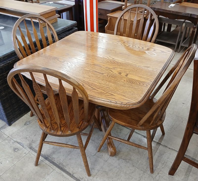 Charming Oak Dining Set