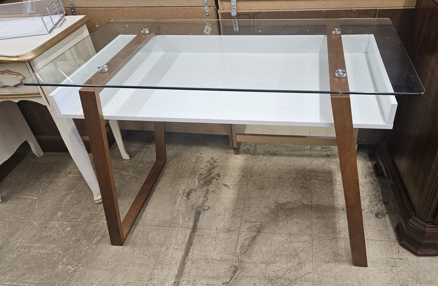 Modern writing desk
