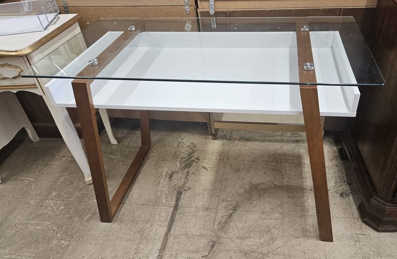 Modern writing desk