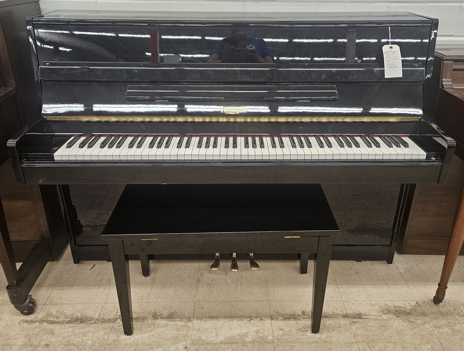 Remington RVM-108 upright piano