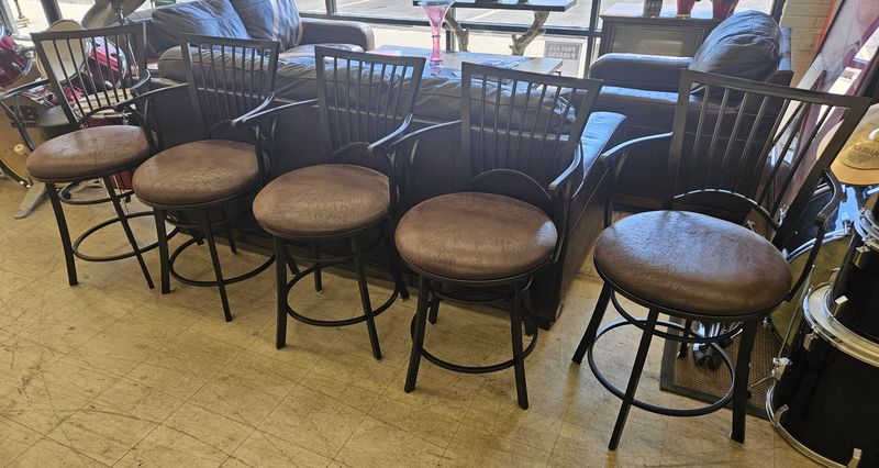 Set of 5 stylish swivel barstools