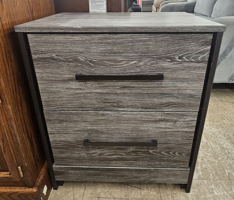 Signature Design by Ashley 2-drawer nightstand