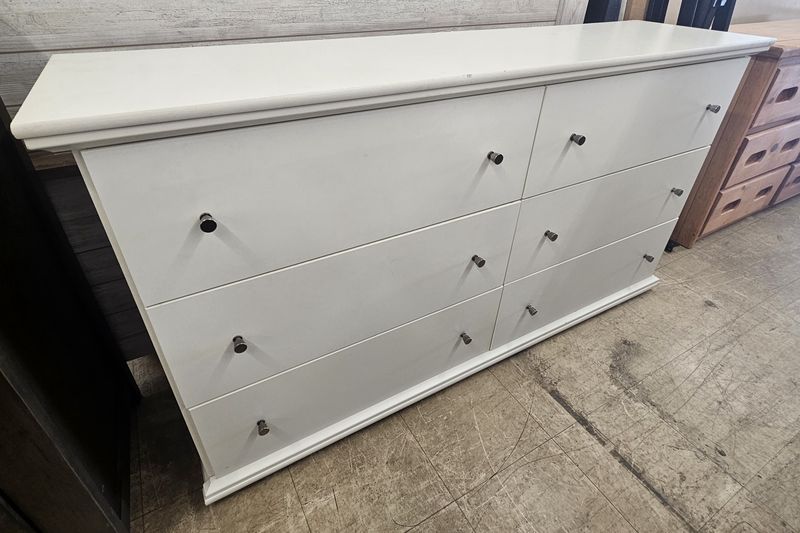 Classic 6-drawer white dresser