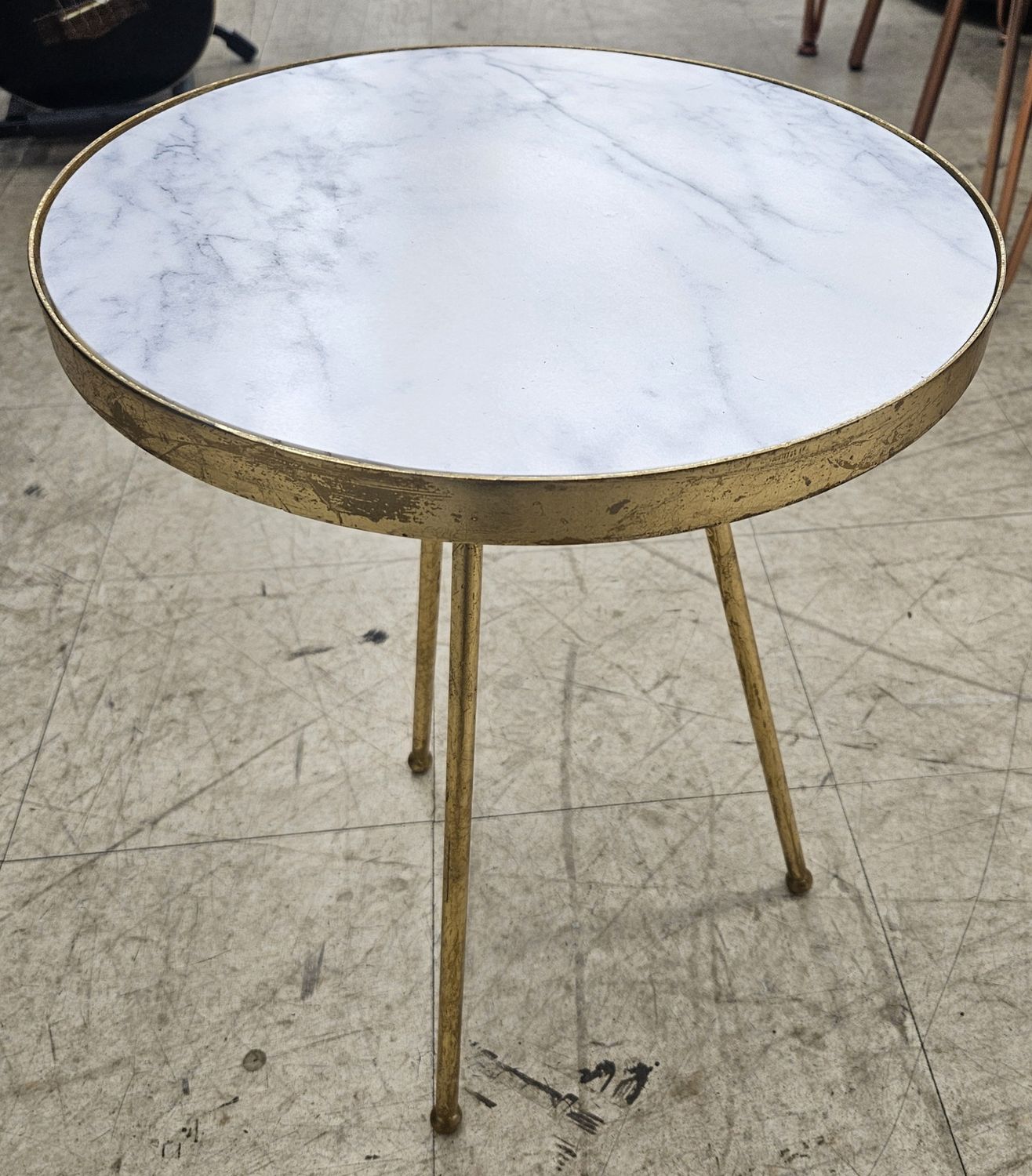 Marble round accent table