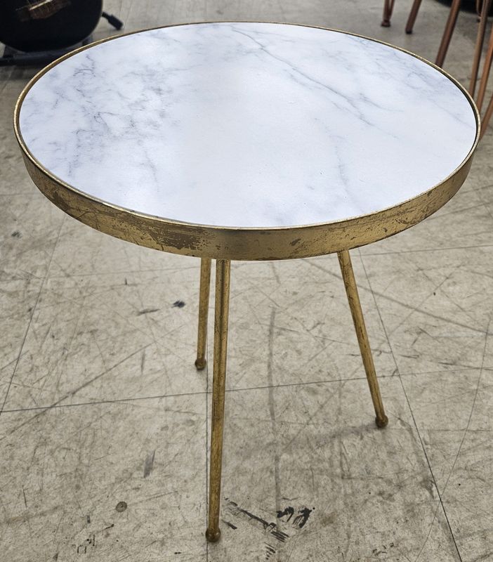 Marble round accent table