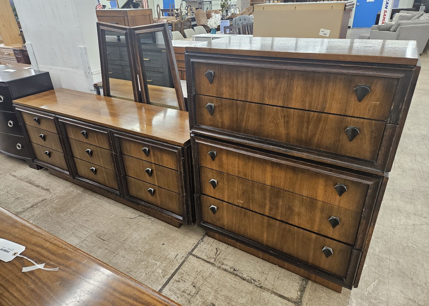 bold mid-century modern dresser set