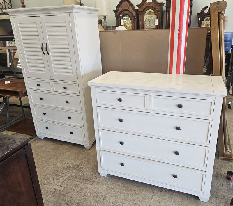 Elegant Ethan Allen 2-piece dresser set
