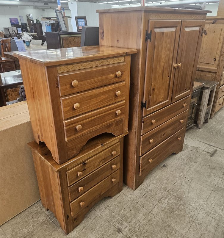Solid wood Kincaid “Shaker Ridge” dresser set