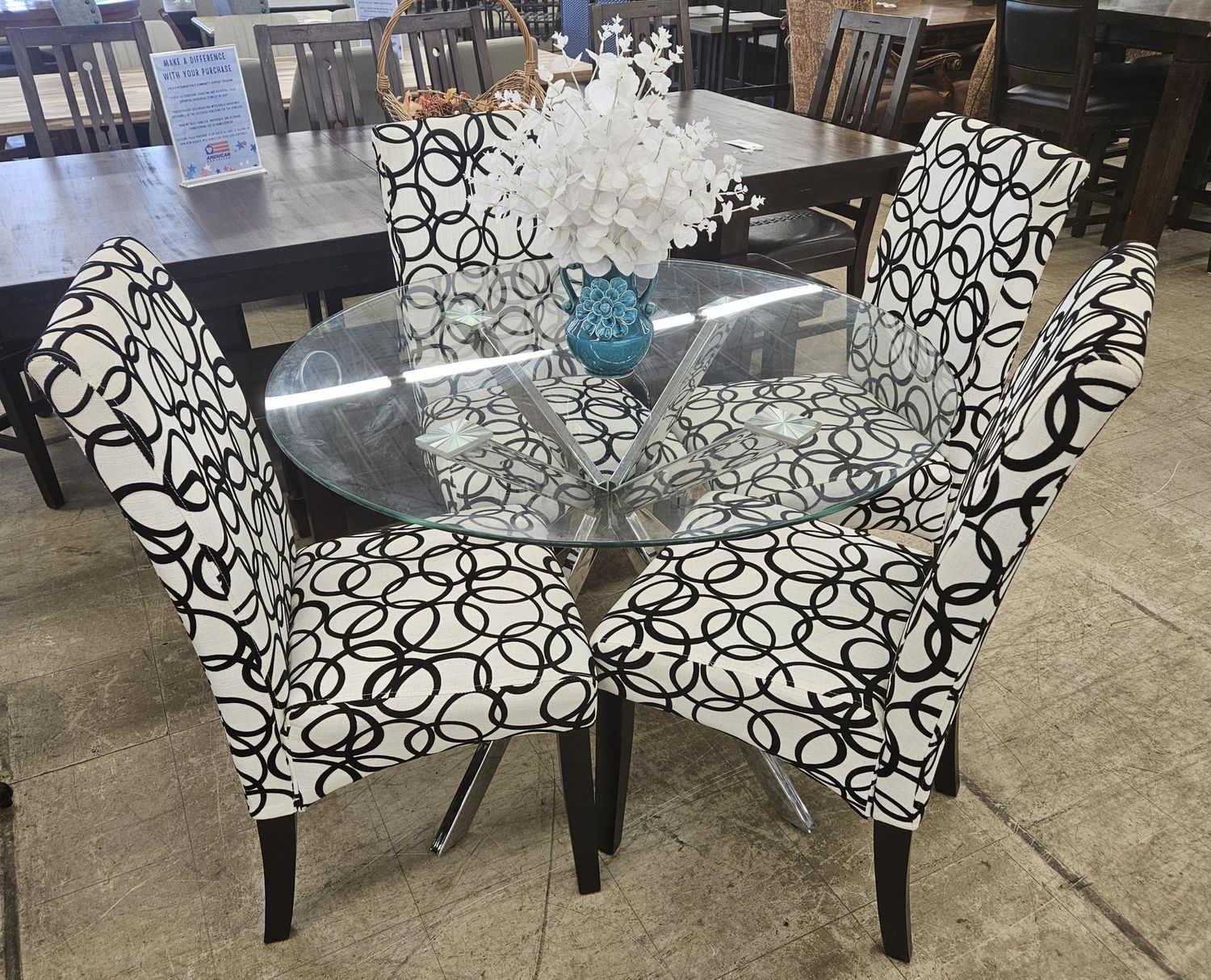 Modern 5-piece dining set