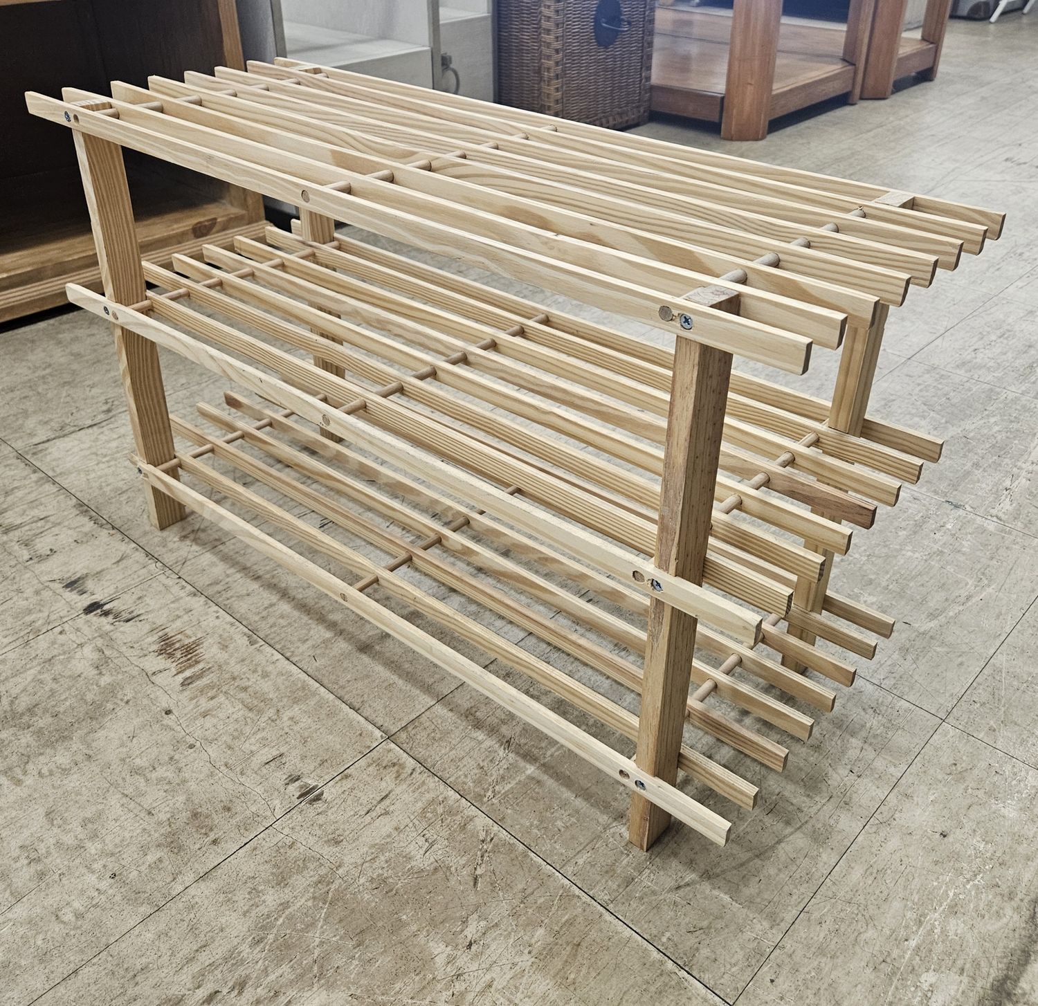 Lightweight wooden shoe rack