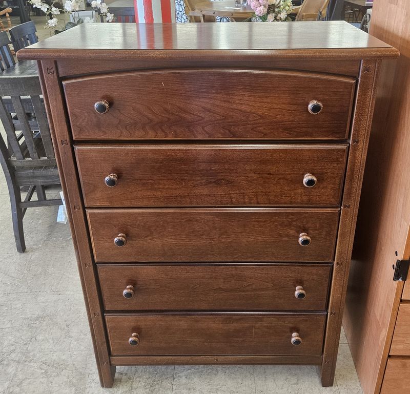 Beautiful Bassett Fine Cherry 5-Drawer Chest