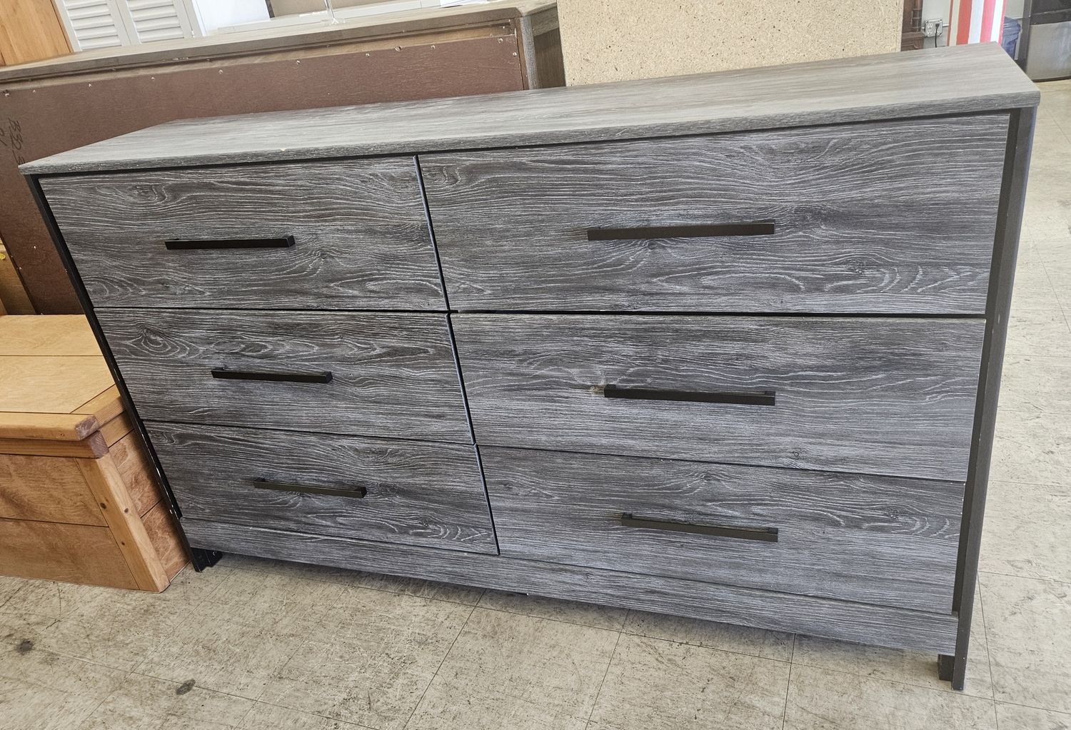 Sleek and modern 6-drawer dresser