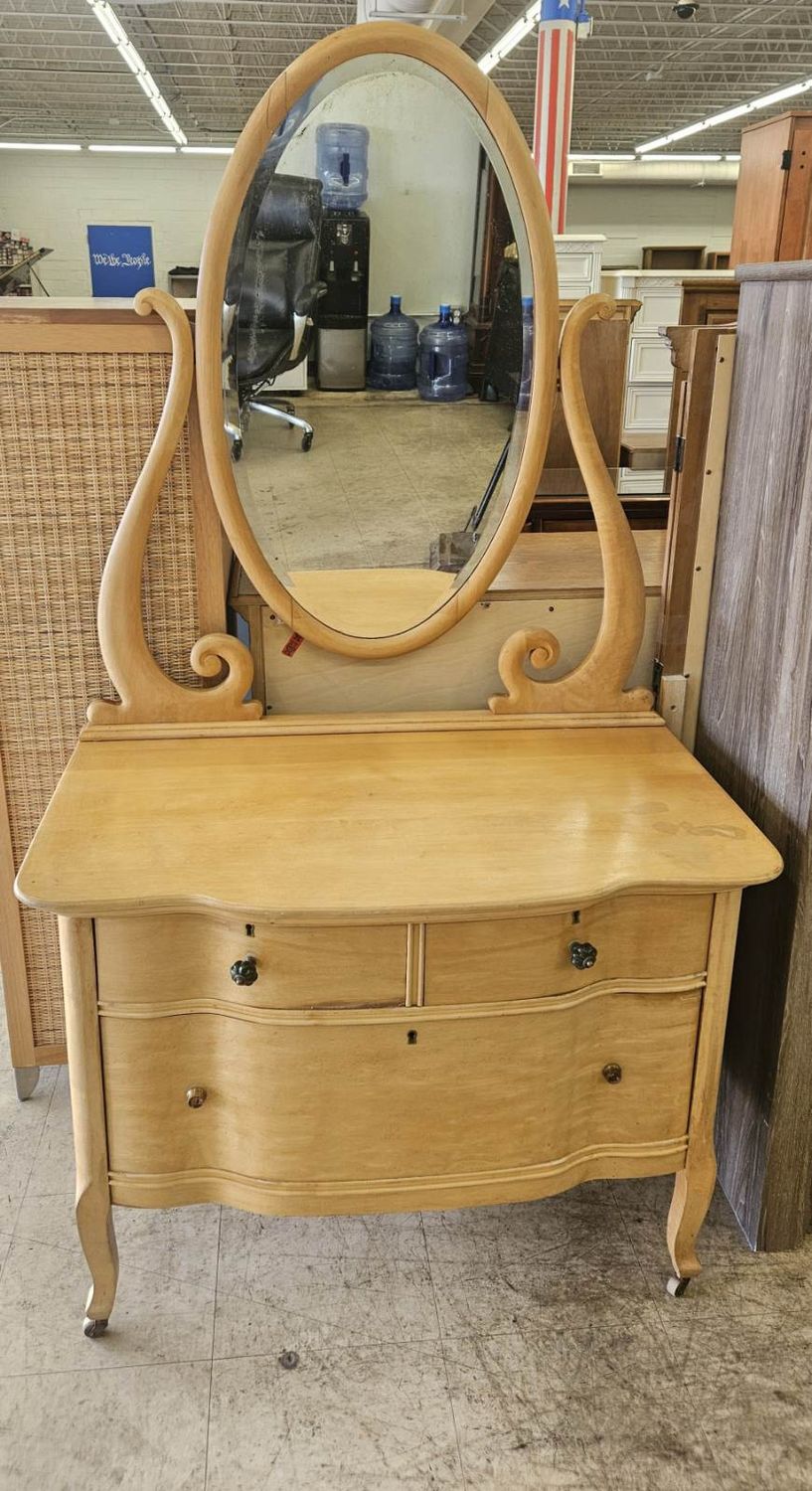 vintage vanity with mirror