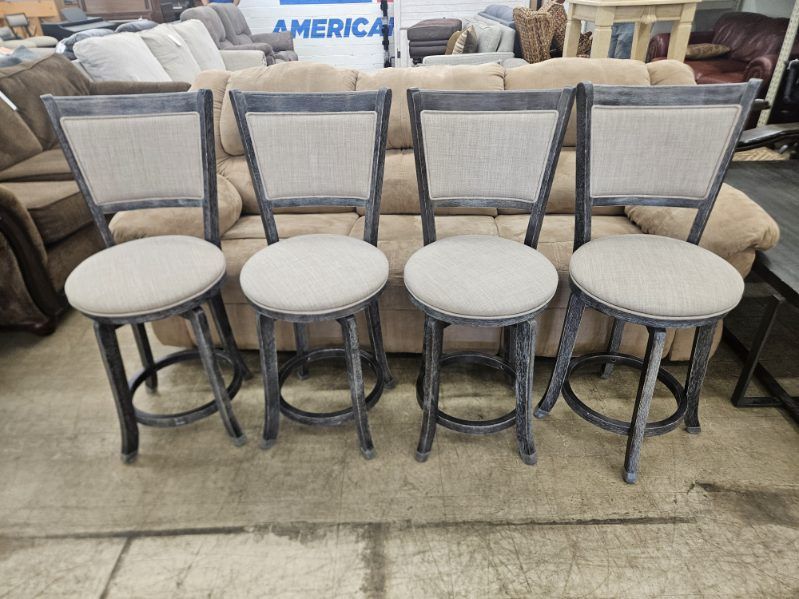 Rustic set of 4 swivel barstools!