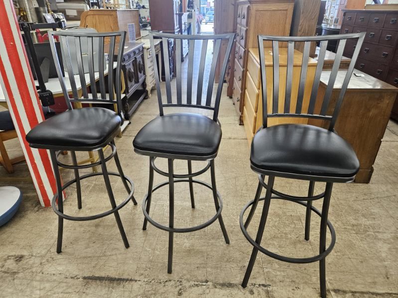 set of 3 black swivel barstools!