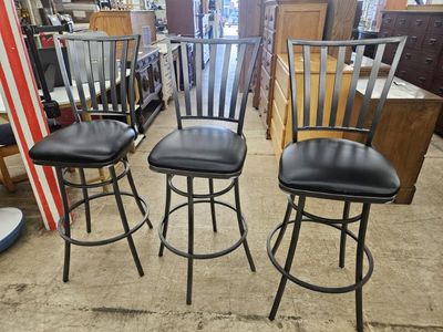 set of 3 black swivel barstools!