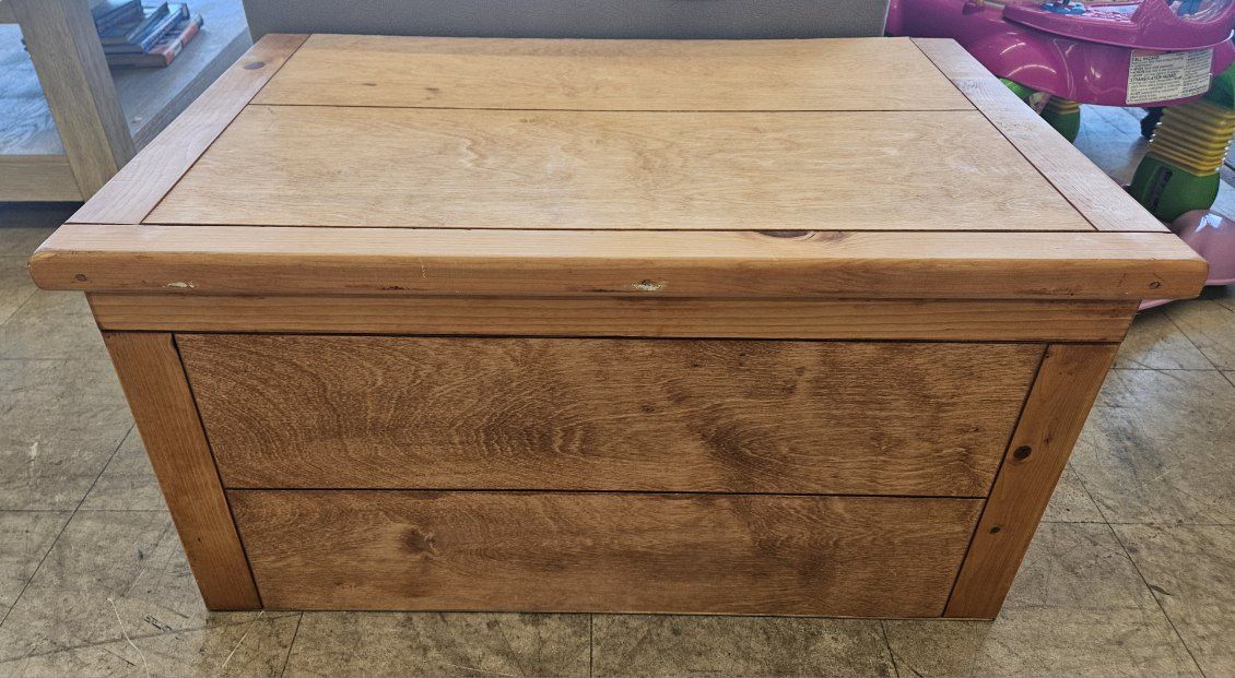 charming rustic storage chest!