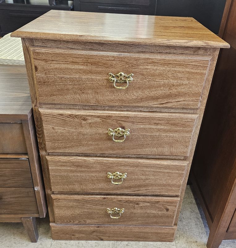 Charming 4-drawer chest