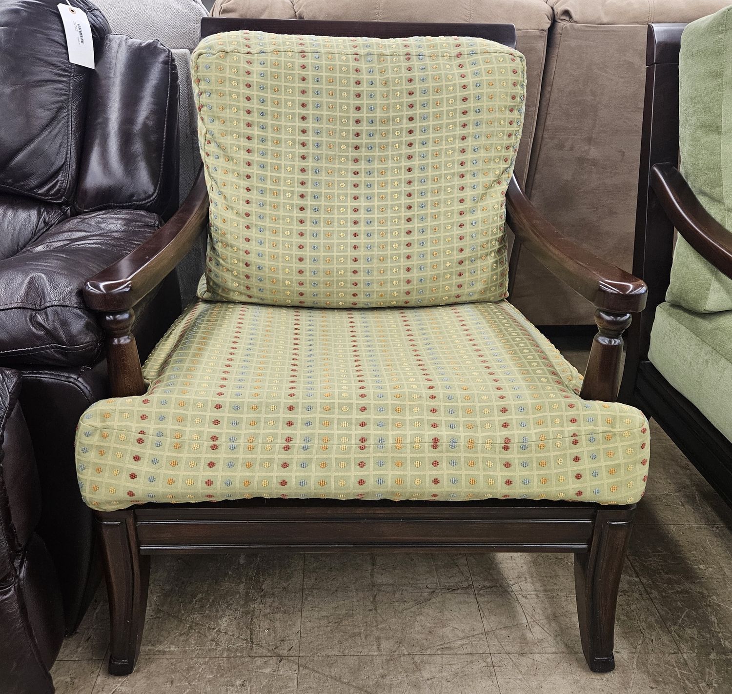 Retro-inspired accent chair