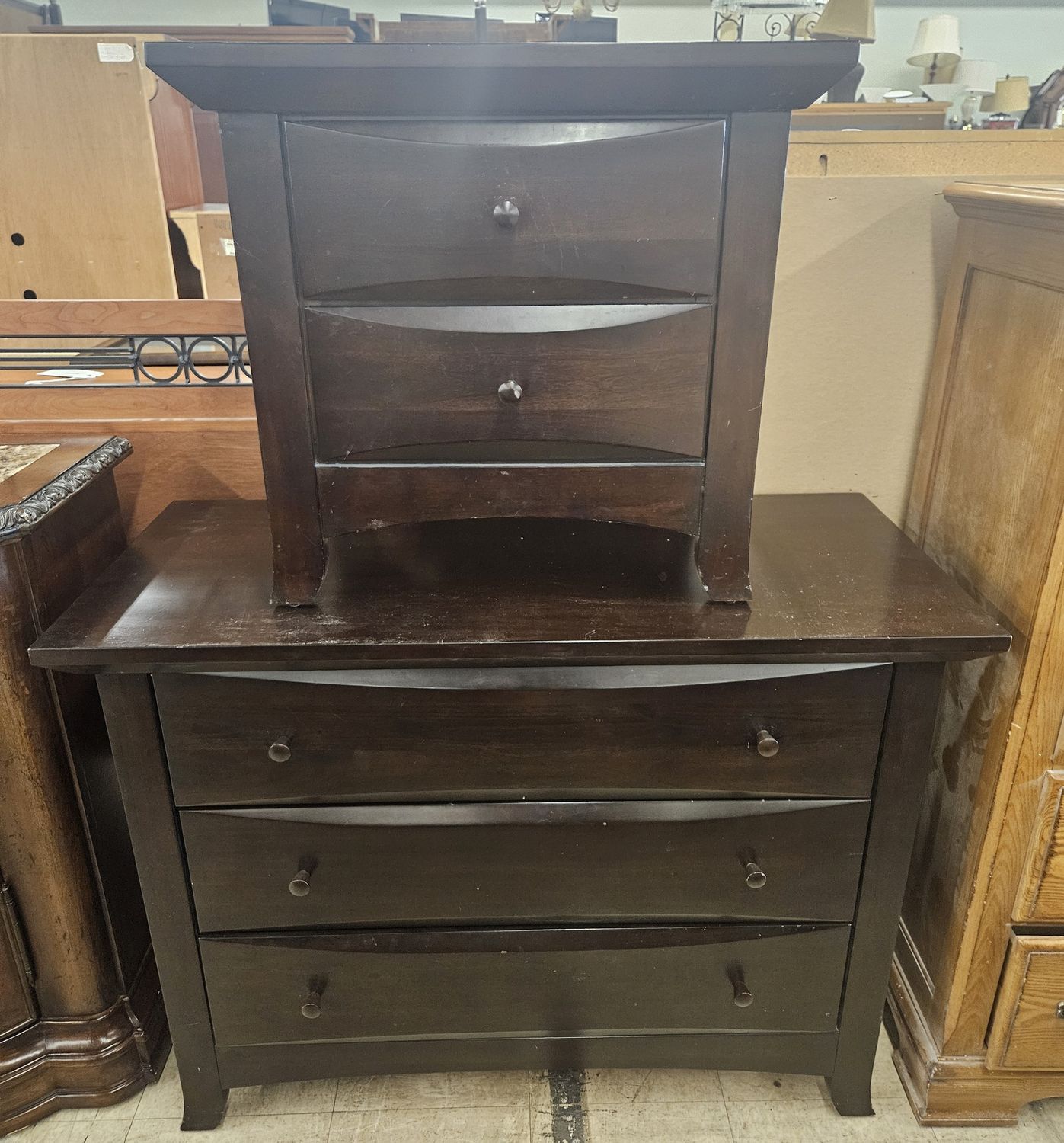 Muniré Espresso Dresser &amp; Nightstand Set