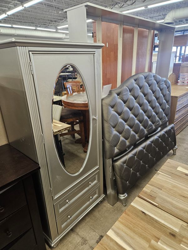 Single Silver Tufted Bedframe &amp; Matching Wardrobe Set