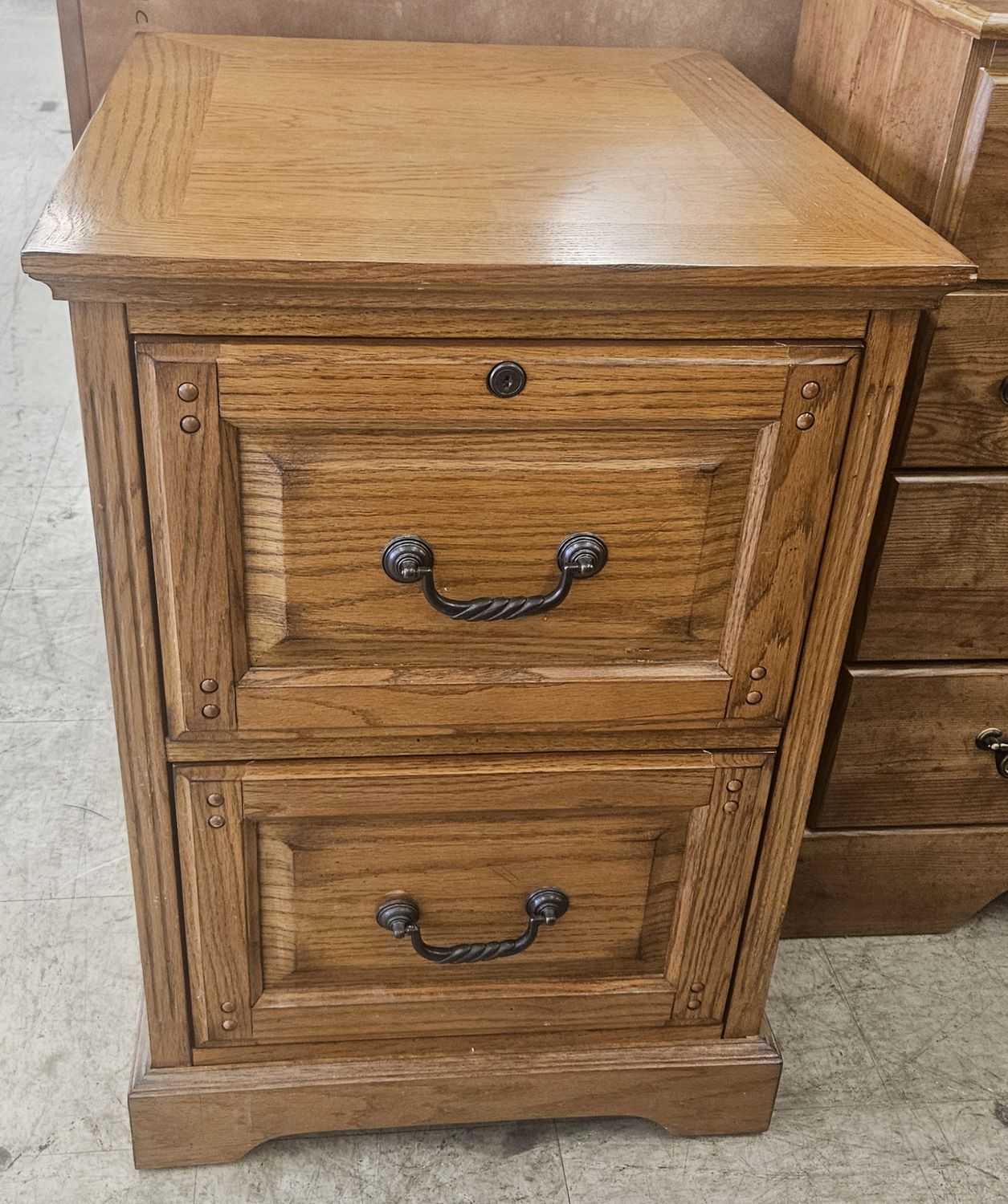 Classic Oak File Cabinet – 2 Drawer