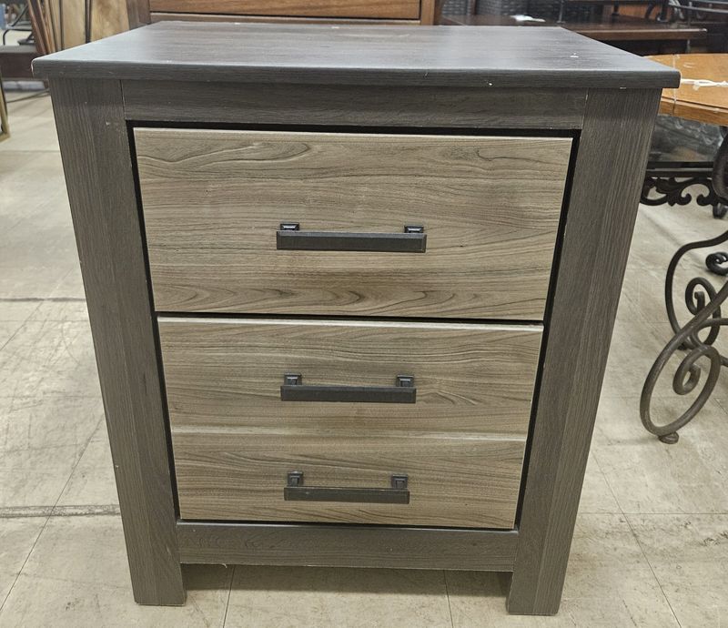 3-Drawer Nightstand / End Table