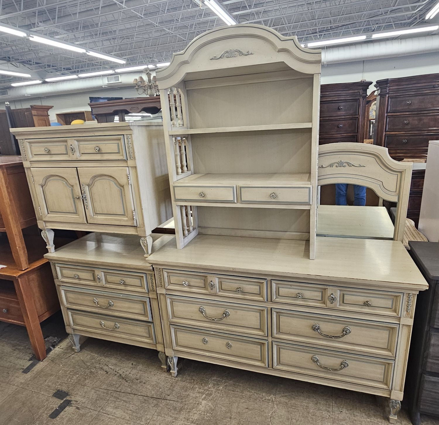 Charming French-Provincial Dixie Bedroom Set