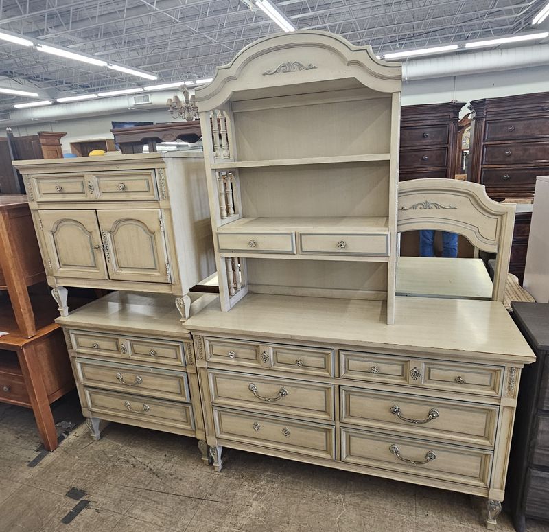 Charming French-Provincial Dixie Bedroom Set