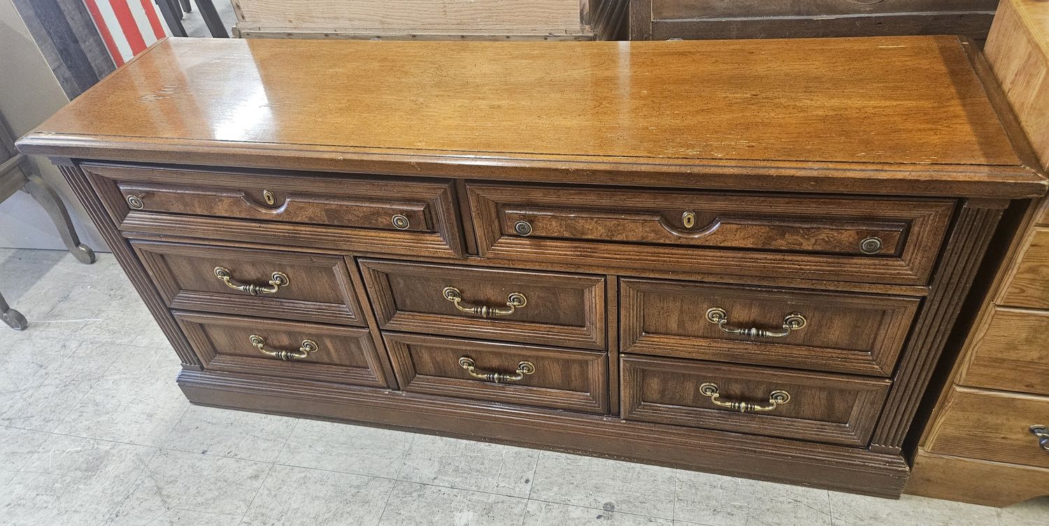 Vintage Solid Wood 8-Drawer Dresser