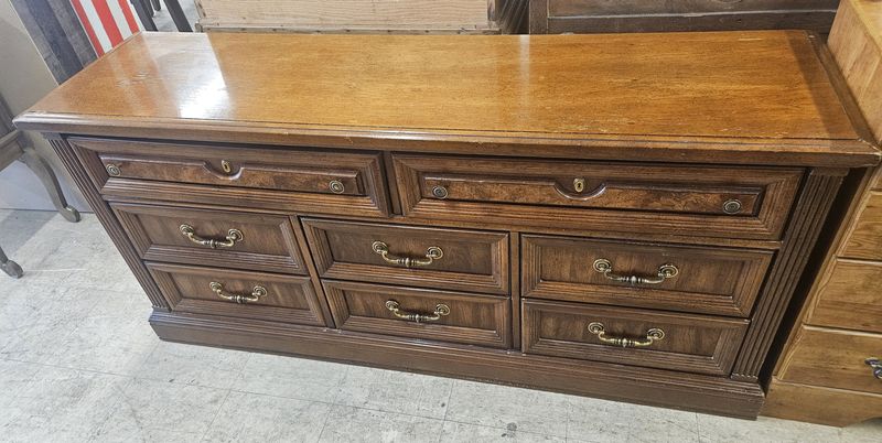 Vintage Solid Wood 8-Drawer Dresser