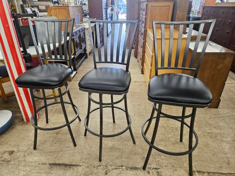 set of 2 black swivel barstools!