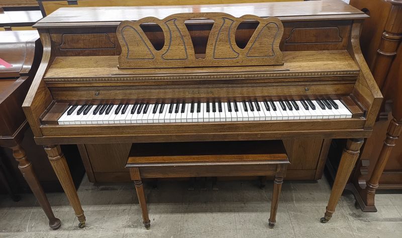 Hallet, Davis, &amp; Co. Console Piano